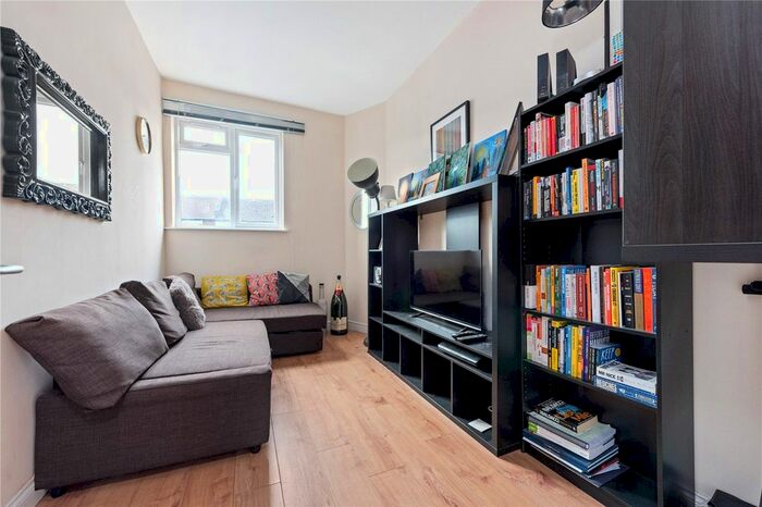 2 Bedroom Flat To Rent In Blackstock Road, London, N4