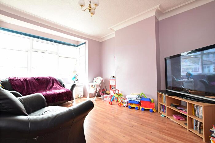2 Bedroom Apartment To Rent In Tenby Close, Romford, RM6