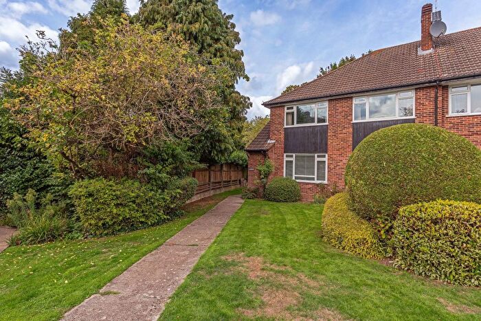 2 Bedroom Flat To Rent In Bromet Close, Watford, WD17