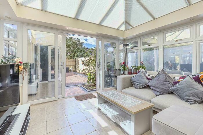 3 Bedroom House To Rent In Grimsby Grove, North Woolwich, E16