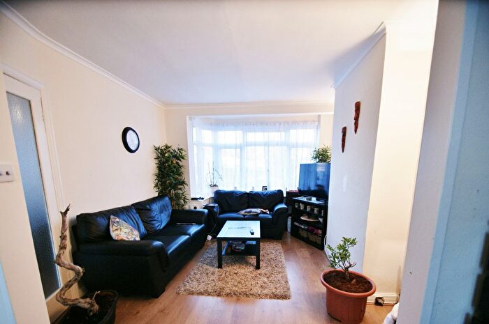 3 Bedroom End Terrace House To Rent In Bleasdale Avenue, Perivale, Greenford, UB6