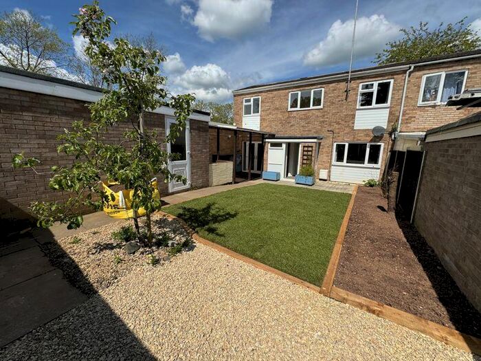 3 Bedroom End Of Terrace House To Rent In Wishaw Close, Redditch, B98