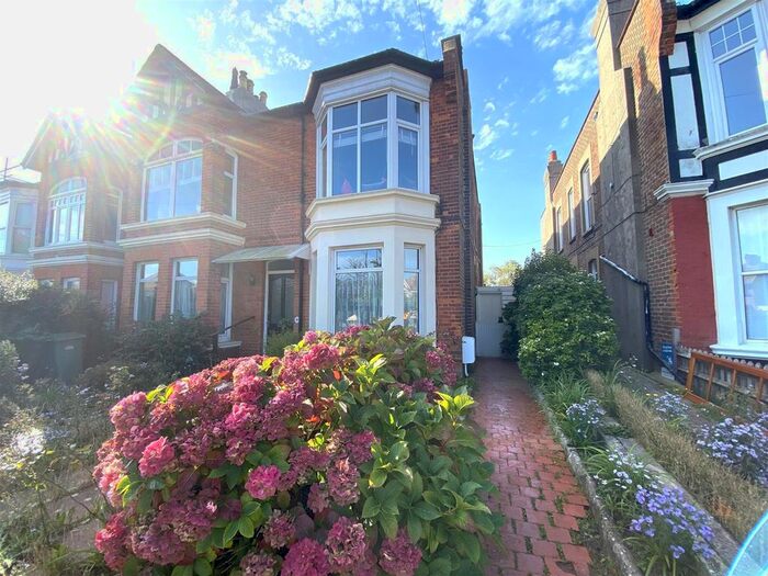 4 Bedroom Maisonette To Rent In Priory Avenue, Hastings, TN34
