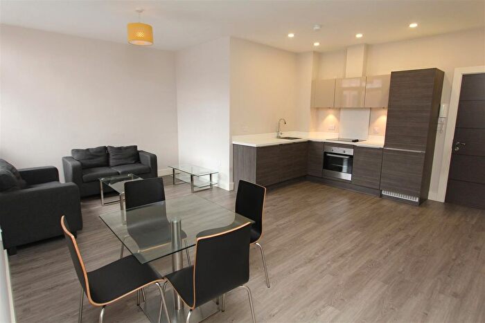 2 Bedroom Flat To Rent In Greenleigh Court Dawsons Square Pudsey, Pudsey, LS28