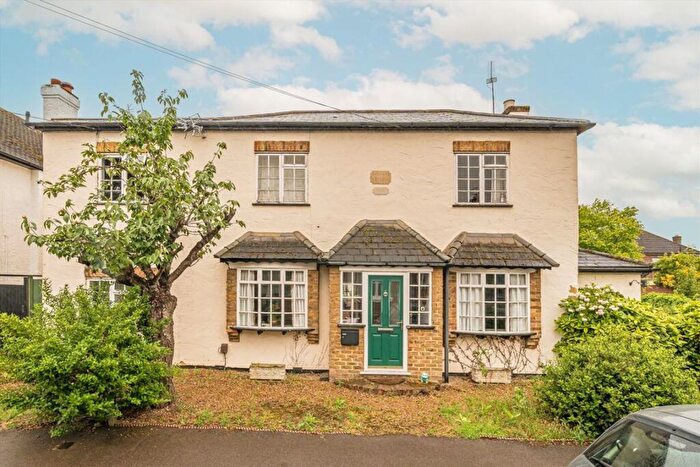 4 Bedroom Detached House For Sale In Cherry Orchard Road, West Molesey, KT8