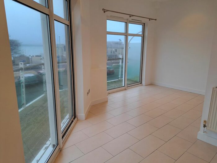 2 Bedroom Flat To Rent In Ayton Drive, Portland, DT5