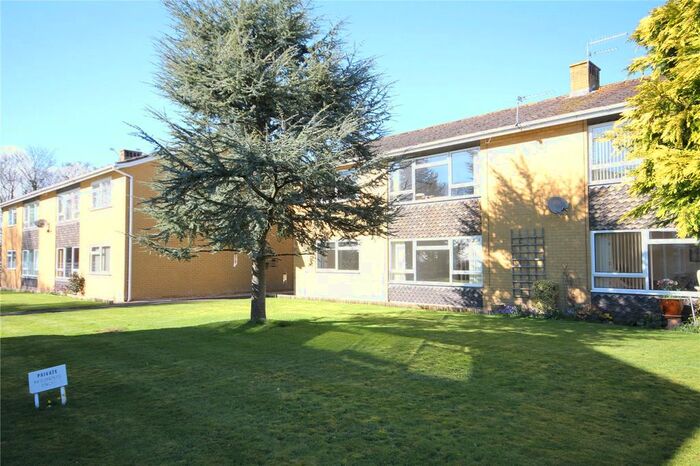 2 Bedroom Flat To Rent In Saulfland Place, Highcliffe, Dorset BH23