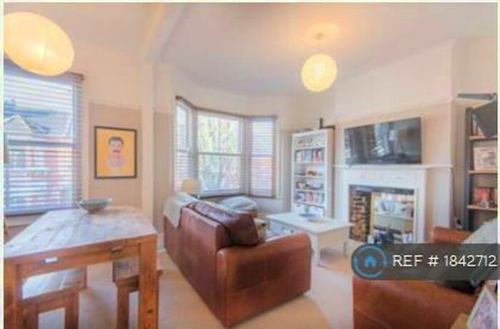 2 Bedroom Flat To Rent In Kinsale Road, London, SE15