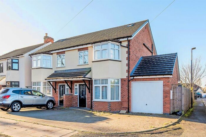 4 Bedroom Semi-Detached House To Rent In Delamere Road, Hall Green, Birmingham, B28