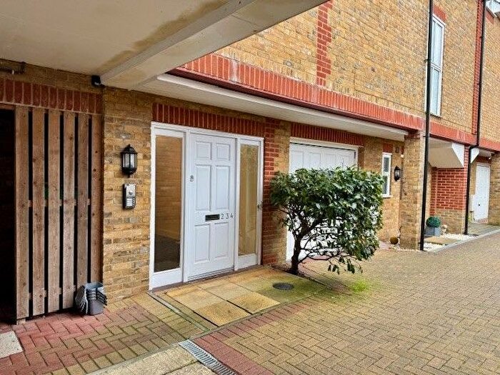 2 Bedroom Flat To Rent In Charles Street, Tunbridge Wells, TN4