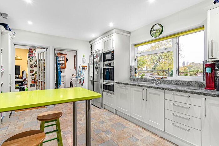 6 Bedroom Detached House For Sale In The Avenue, Worminghall, Aylesbury, HP18