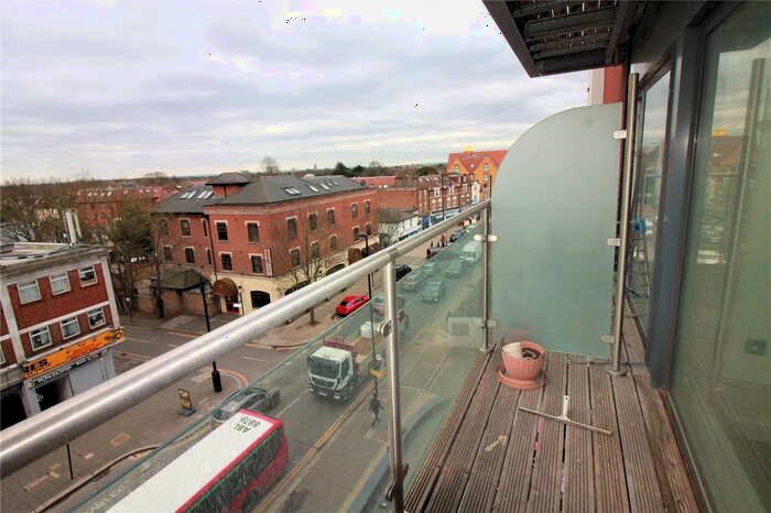 2 Bedroom Flat To Rent In The Green, Southall, UB2