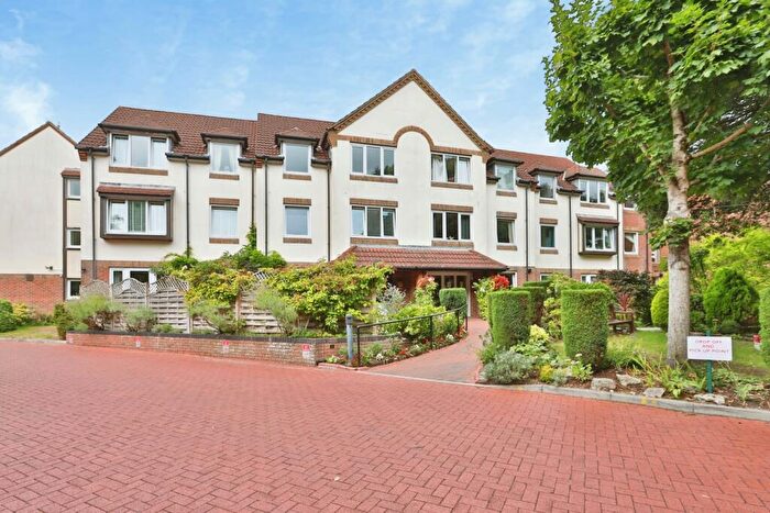 1 Bedroom Flat For Sale In Queens Park West Drive, Bournemouth, Dorset, BH8