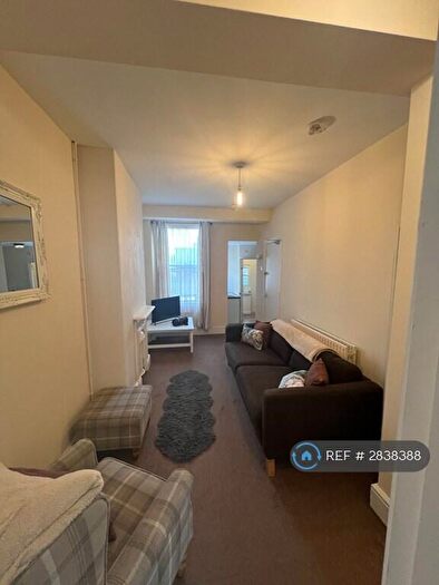 2 Bedroom Flat To Rent In Colwick Road Nottingham, Nottingham, NG2