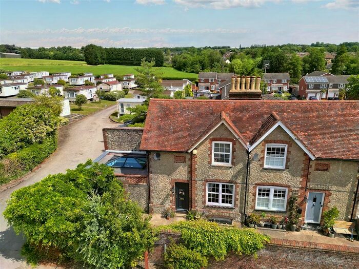 3 Bedroom Semi Detached House For Sale In Maidstone Road, Wateringbury, ME18