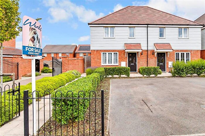 2 Bedroom End Of Terrace House For Sale In Dumbrell Drive, Paddock Wood, Tonbridge, Kent, TN12