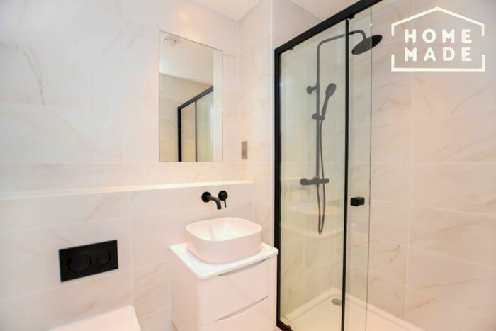 3 Bedroom Flat To Rent In Stiles West, East Rd, London, SW19