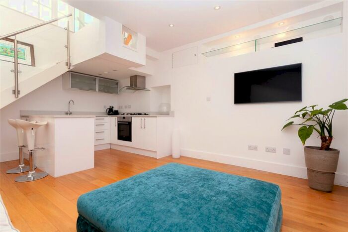 1 Bedroom Apartment To Rent In Arlington Avenue, Islington, N1