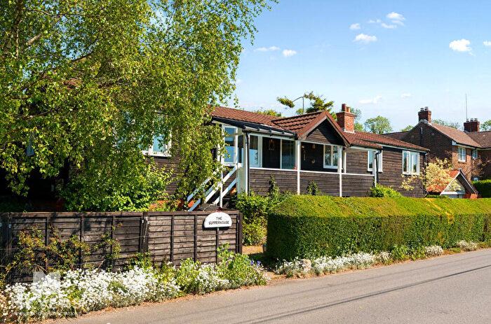 3 Bedroom Bungalow For Sale In Winterborne Monkton, Winterborne Monkton, DT2