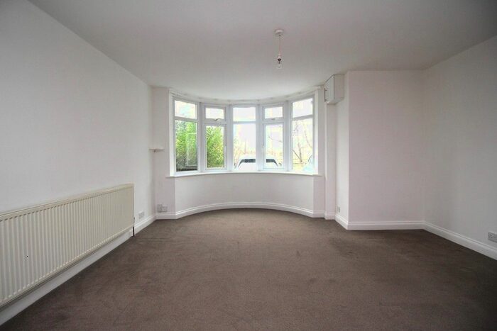 2 Bedroom Maisonette To Rent In North Approach, WD25