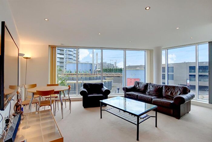 2 Bedroom Flat To Rent In Alaska Apartments, Royal Victoria Dock, E16