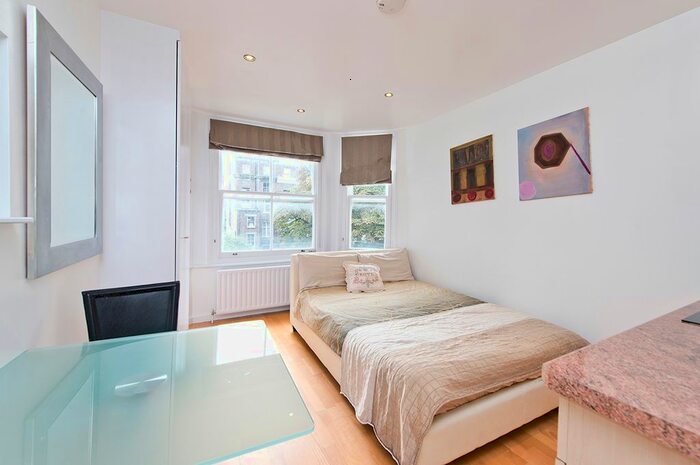 Studio To Rent In St Stephens Gardens, Bayswater / Royal Oak, W2