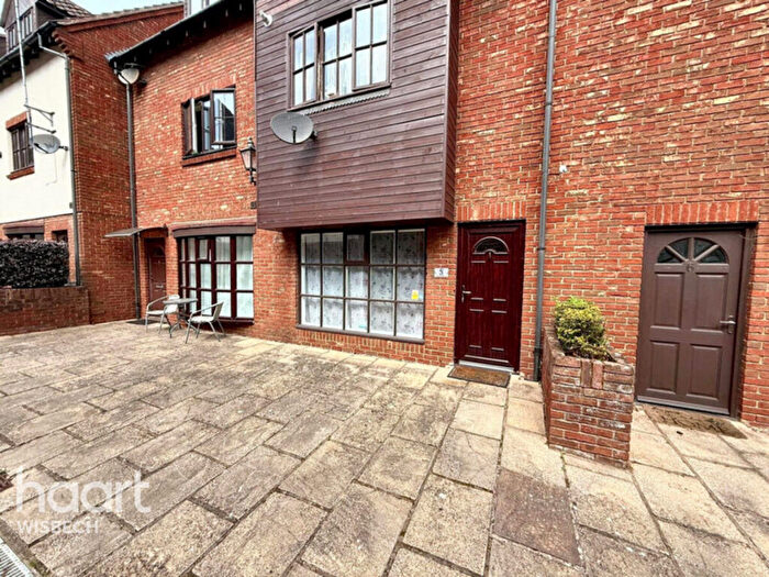 1 Bedroom Flat For Sale In Church Mews, Wisbech, PE13