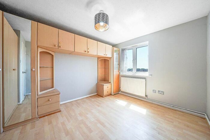 2 Bedroom Flat To Rent In Express Drive, Goodmayes, IG3