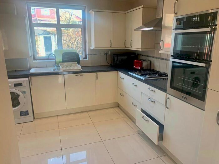 3 Bedroom Terraced House To Rent In Waverley Gardens, Ilford, IG6