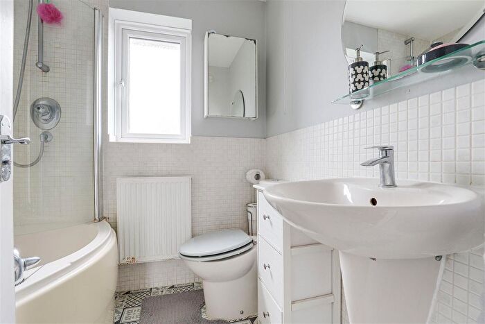 3 Bedroom Town House For Sale In Bramble Close, South Normanton, Alfreton, DE55