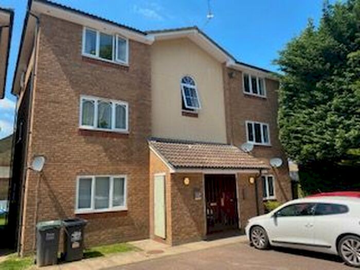 2 Bedroom Flat To Rent In Turnberry Court, Watford, WD19