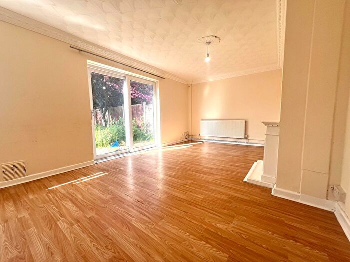 3 Bedroom Property To Rent In Roosevelt Way, Dagenham, RM10