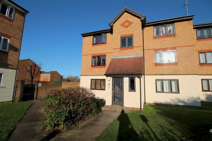 1 Bedroom Flat To Rent In Mullards Close, Mitcham CR4