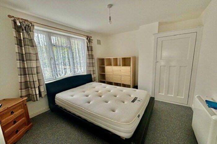 2 Bedroom Flat To Rent In Cuxton, Rochester, ME2