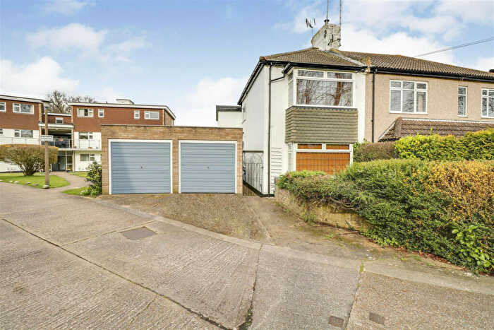 1 Bedroom End Of Terrace House For Sale In Underwood Square, Leigh-on-sea, SS9