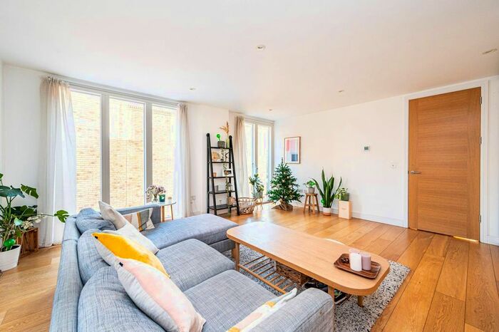 2 Bedroom Flat To Rent In Burleigh House, Bloomsbury, London, WC1H