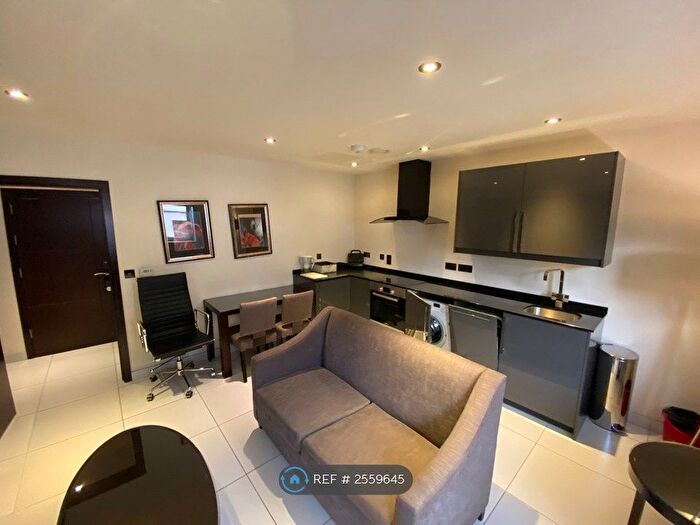 1 Bedroom Flat To Rent In Headrow Residence, Leeds, LS1