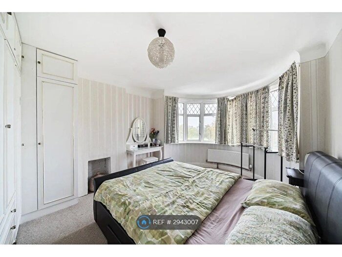 3 Bedroom Semi-Detached House To Rent In Roe Green, London, NW9