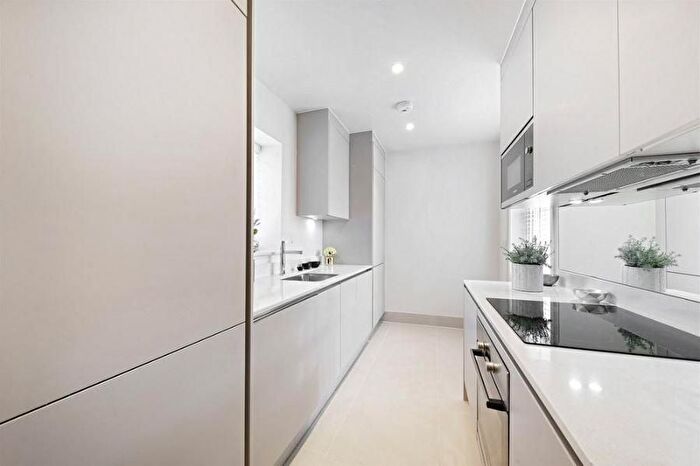 3 Bedroom Flat To Rent In Gloucester Place, Marylebone, London, W1U