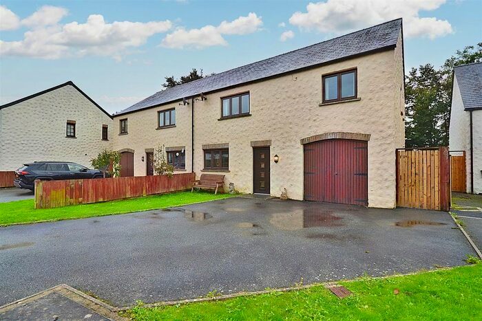 3 Bedroom Semi-Detached House For Sale In Glanafon Gardens, Haverfordwest, SA62
