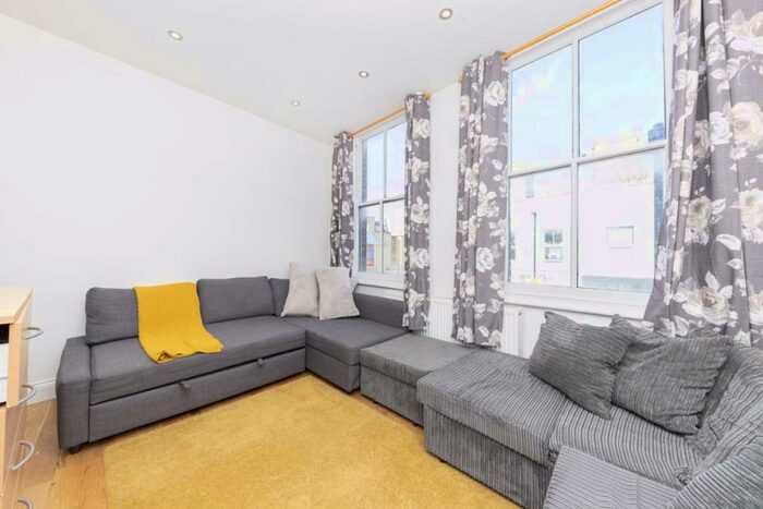 2 Bedroom Flat To Rent In Roman Road, Victoria Park, E3