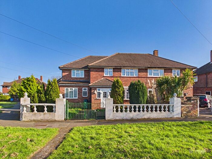 5 Bedroom Semi Detached House For Sale In Homestead Way, New Addington, Croydon, CR0