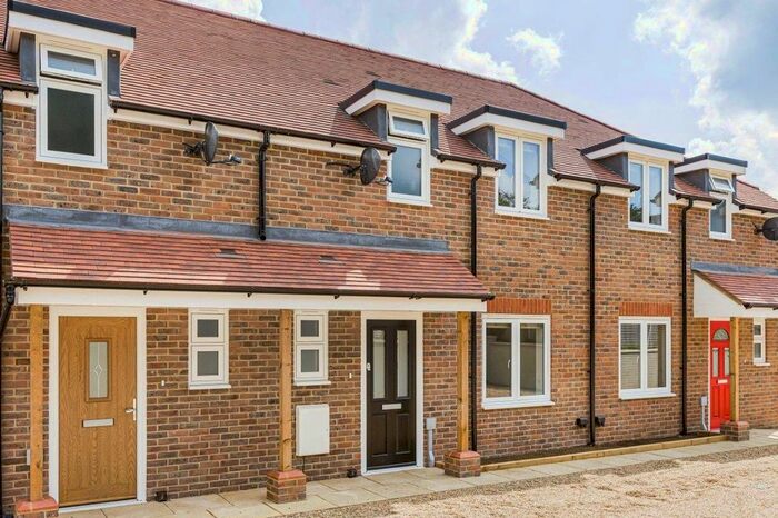 3 Bedroom End Of Terrace House To Rent In Westfield Close, Harpenden, AL5