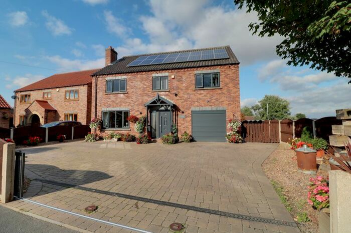 4 Bedroom Detached House For Sale In Mere Dyke Road, Luddington, Scunthorpe, DN17