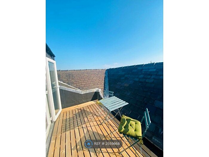 2 Bedroom Flat To Rent In Forest Road West, Nottingham, NG7