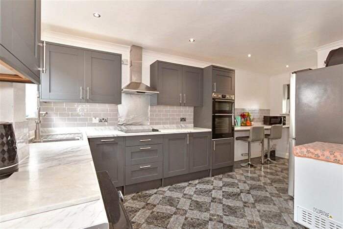3 Bedroom Semi-detached House For Sale In Albatross Avenue, Strood, Rochester, Kent, ME2
