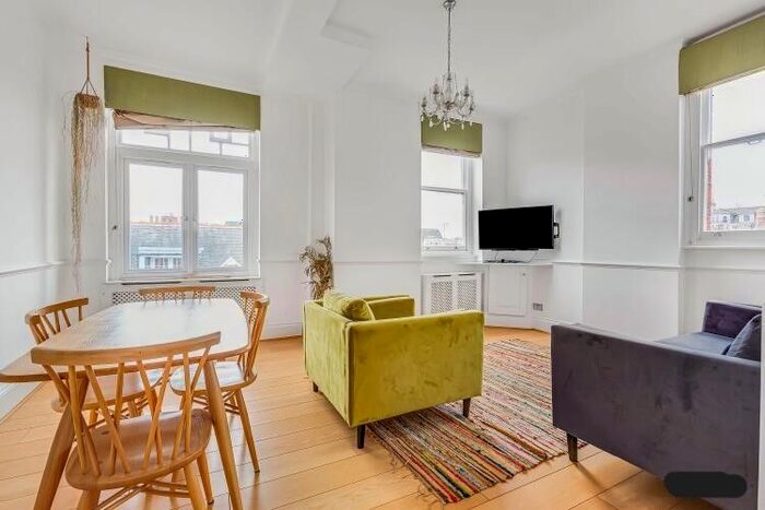 2 Bedroom Flat To Rent In Chiltern Street, London, W1U