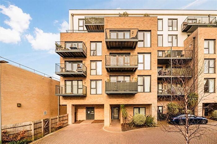 1 Bedroom Flat For Sale In Woodley Crescent, Cricklewood, NW2
