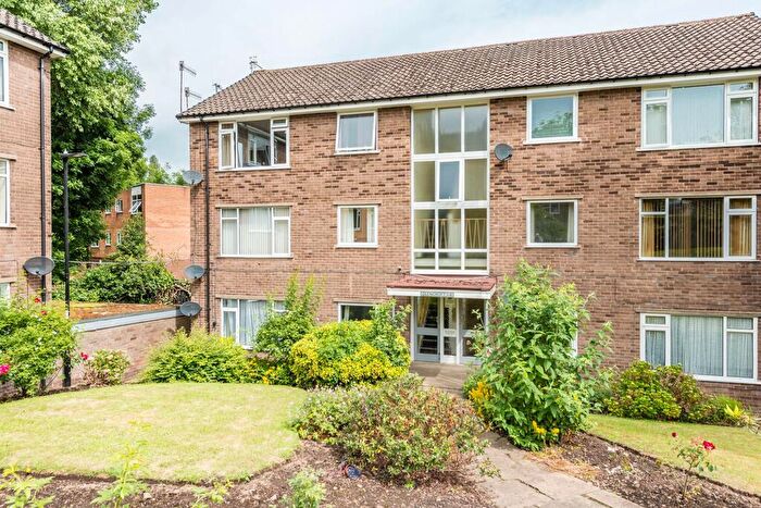2 Bedroom Flat For Sale In Dobbin Hill, Sheffield, S11