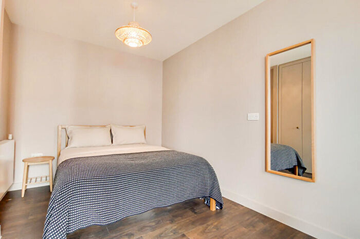 Apartment To Rent In Canada Gardens, Wembley, HA9